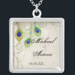 Collar Plateado El pavo real empluma casarse o aniversario de los<br><div class="desc">Esto es plumas stylized, mano watercolored de la atracción contemporánea, sofisticada del diseño del pavo real, en un fondo pintado a mano del cordón y del pergamino. USTED PUEDE SER QUE TAMBIÉN GOCE: TERMINE LA COLECCIÓN EN: INVITACIONES de http://www.zazzle.com/audreyjeanne/gifts?cg=196290129138184832: TARJETA DE LA RESPUESTA DE RSVP: RECEPCIÓN: ORNAMENTOS: JOYERÍA NUPCIAL, COLLAR:...</div>