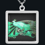 COLLAR PLATEADO ELEGANTE PICOCA EN VERDE Y NEGRO<br><div class="desc">Diseño colorido y elegante con brillantes piedras en 3D Diseño gráfico digital de Bulgan Lumini . Parte de la nueva colección ARCADIA .</div>