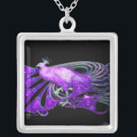 COLLAR PLATEADO ELEGANTE PÚBLICO EN PÚRPURO Y NEGRO<br><div class="desc">Diseño colorido y elegante con brillantes piedras en 3D Diseño gráfico digital de Bulgan Lumini . Parte de la nueva colección ARCADIA .</div>