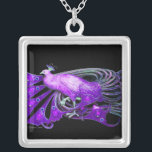 COLLAR PLATEADO ELEGANTE PÚBLICO EN PÚRPURO Y NEGRO<br><div class="desc">Diseño colorido y elegante con brillantes piedras en 3D Diseño gráfico digital de Bulgan Lumini . Parte de la nueva colección ARCADIA .</div>
