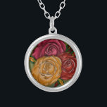 Collar Plateado Elegante Rosas de Arte Amarillo Naranja Rojo Pinta<br><div class="desc">Este elegante, cálido, pintado, rojo, naranja y amarillo collar de rosas de arte es perfecto para el amante de los rosas. Tan cálido y encantador. Los rosas han sido apreciados durante siglos por su delicada belleza y aroma aromático. Son un símbolo de amor, amistad y apreciación, y a menudo se...</div>