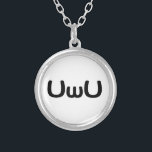 Collar Plateado Emoticon feliz de la cara del animado de UwU<br><div class="desc">UwU UwU UwU UwU UwU

Los trotones del globo se especializan en imágenes idiosincrásicas alrededor del globo. Aquí usted encontrará tarjetas de felicitación,  las postales,  los posters,  Mousepads y más únicos.</div>
