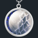 Collar Plateado Entrenador de Voleibol y Equipo de Red<br><div class="desc">El voleibol y la red son perfectos para un regalo de equipo o entrenador. Si te gusta el voleibol o eres un fanático del voleibol, éste es único para ti. Personalice y personalizar esto con su nombre o nombre de equipo. Simplemente haga clic en añadir texto y elija el tamaño...</div>