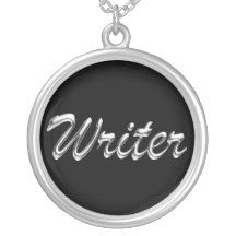 Escritura de mirada metálica del escritor