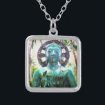 Collar Plateado Estatua de Buda Turquesa en Hawái Foto Cita de paz<br><div class="desc">"Paz". Afortunadamente descubrí esta estatua de Buda asiático en un exuberante jardín hawaiano, exuberante paz y soledad. Usa este collar de encanto fotográfico mientras contemplas e imaginas lo que se puede lograr. Este collar se presenta en pequeños, medianos y grandes tamaños, así como en forma cuadrada y circular. Puedes pedir...</div>