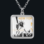 Collar Plateado Estatua de la Libertad de Nueva York<br><div class="desc">Estatua de la Libertad de Nueva York y Manhattan</div>