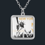 Collar Plateado Estatua de la Libertad de Nueva York<br><div class="desc">Estatua de la Libertad de Nueva York y Manhattan</div>