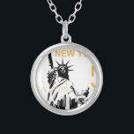 Collar Plateado Estatua de la Libertad de Nueva York<br><div class="desc">Estatua de la Libertad de Nueva York y Manhattan</div>