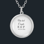 Collar Plateado Fecha de texto inicial de un par de palabras agreg<br><div class="desc">Para amantes como nosotros</div>