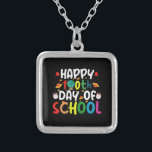 Collar Plateado Feliz 100° Día del Estudiante Escolar<br><div class="desc">Feliz 100° día de clases 100 días de camiseta de profesor de escuela</div>