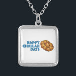 Collar Plateado Feliz día de desafío Hanukkah Chanukah regalo coll<br><div class="desc">El collar presenta un original ilustracion de marca de una hogaza de pan jalá,  con FELIZ DÍAS CHALLAH en una fuente divertida. ¡Genial para los regalos de Hanukkah!</div>