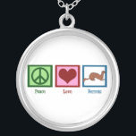 Collar Plateado Ferrets de amor por la paz<br><div class="desc">Este regalo de la propietaria de este fresco hurón cuenta con una bonita señal de paz,  corazón y hurón mascota. Regalo de Peace Love Ferrets.</div>