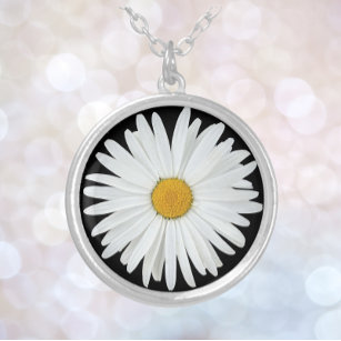 Collar Plateado Flor de margarita blanca sobre flor negra
