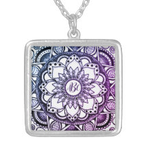 Flor morada monogramada Mandala