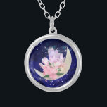 Collar Plateado *~* Floral AP40 Cristales de luna Mística OMBRE Pu<br><div class="desc">(buscar productos similares en AP40) NECKLACE - Luna Celestial Deep Navy Blue fondo con estrellas plateadas. * Enérgicamente mejorado Magical Luna Luna Lunar Críticos Celestiales Cósmicos Boho Arcoiris Unicornios colores HOLO OMBRE con brillante purpurina STARS NAVY AZUL noche fondo cielo. Esta creación mística es un relajante y apacible masaje psíquico...</div>