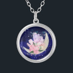 Collar Plateado *~* Floral AP40 Cristales de luna Mística OMBRE Pu<br><div class="desc">(buscar productos similares en AP40) NECKLACE - Luna Celestial Deep Navy Blue fondo con estrellas plateadas. * Enérgicamente mejorado Magical Luna Luna Lunar Críticos Celestiales Cósmicos Boho Arcoiris Unicornios colores HOLO OMBRE con brillante purpurina STARS NAVY AZUL noche fondo cielo. Esta creación mística es un relajante y apacible masaje psíquico...</div>