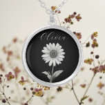 Collar Plateado Floral de Personalizable delgado<br><div class="desc">Delicado personalizable de flores de margarita en blanco y negro. Personalizar con nombre y tipo de letra. También puede cambiar el color de fondo a su preferencia.</div>