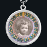 COLLAR PLATEADO FLORES DE FLORES DE FLORENTINE RENAISSANCE PLANTIL<br><div class="desc">Elegante,  clásico,  vibrante arte renacentista,  obra maestra de Bottega della Robbia ( Florencia - Italia ) en colores vivos marrón,  amarillo,  verde.</div>