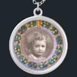 COLLAR PLATEADO FLORES DE FLORES DE FLORENTINE RENAISSANCE PLANTIL<br><div class="desc">Elegante,  clásico,  vibrante arte renacentista,  obra maestra de Bottega della Robbia ( Florencia - Italia ) en colores vivos marrón,  amarillo,  verde.</div>