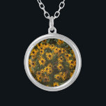 Collar Plateado Flores, flores, fotografía de Susan, ojos negros<br><div class="desc">Un collar de plata con una foto de Susan de ojos negros que tomé durante mis vacaciones en las playas de Delaware.</div>
