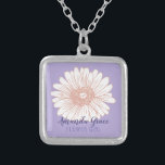 Collar Plateado Flower Girl Daisy Purple personalizado<br><div class="desc">Es un regalo perfecto para un chica de flores. Envíame un correo electrónico a JMR._Designs@yahoo.com si necesitas ayuda o tienes alguna solicitud especial.</div>