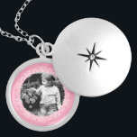 Collar Plateado Foto de Personalizado de marco de brillo rosa<br><div class="desc">Diseño elegante y sencillo de marco fotográfico.</div>