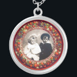 COLLAR PLATEADO FRUTAS DE RENACIMIENTO DE FLORENTINA , PLANTILLA D<br><div class="desc">Elegante,  clásico,  vibrante arte renacentista,  obra maestra de Bottega della Robbia ( Florencia - Italia ) en colores vivos rojo,  fucsia,  verde,  morado,  rosa,  violeta .</div>