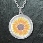 Collar Plateado Girasol<br><div class="desc">Este collar de flores está decorado con un girasol color agua amarillo. Acuarela original © Michele Davies.</div>