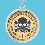 Collar Plateado Guay Personalizado NA Recuperación Skull Medallion<br><div class="desc">Nuestras cadenas de Medallón de Recuperación de Adicciones son una manera perfecta de reconocer un cumpleaños de la Sobriedad o un aniversario de recuperación porque ofrecen algo que las cadenas de claves de medallones producidas en masa simplemente no pueden... ¡la opción de personalizar! Hacerlos sentir únicos y apreciados al dar...</div>