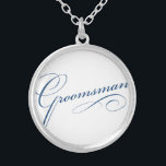Collar Plateado Guión de tipografía elegante azul groomsman<br><div class="desc">¡Vas a ser el Groomsman! Añade esta fragante pieza conversacional a tu vestimenta diaria.</div>