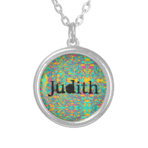Collar Plateado Judith arte abstracto con tipo de letra