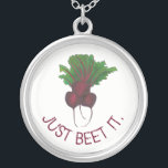 Collar Plateado Just Beit Red Beets Veggie Bunch Gardener Vegan<br><div class="desc">El diseño presenta un original ilustracion de marca de un delicioso grupo de verduras de remolacha roja. ¡Ideal para tu jardinero, chef o comida vegetariana favorita! ¿No ves lo que estás buscando? ¿Necesita ayuda con la personalización? Haga clic en "Contactar con este diseñador" para tener algo creado sólo para usted....</div>