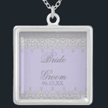 Collar Plateado Lace de gota, azul Verde azulado - Novias Pendant<br><div class="desc">Las bodas antiguas son una fuerte tendencia contemporánea, al igual que los bodas rústicos que utilizan elementos vintage. Esta pareja de novias se integra con el set de invitados Tear Drop Lace y tiene elementos modernos y antiguos para complacer a la novia moderna. Cambia los nombres de cada miembro de...</div>