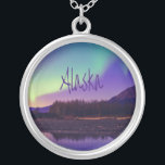Collar Plateado Lago Alaska Northern Lights<br><div class="desc">Lago Alaska Northern Lights es un buen punto para disfrutar si has estado o vivido en Alaska.  Es estupendo para sorprendernos si te diriges pronto a un viaje.  ALASKA disfruta de este hermoso estado.  

Puede personalizar y personalizar este elemento agregando texto.  Puede agregar un nombre,  decir o fecha.</div>