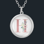 Collar Plateado Letra rosa monogramo floral H color de agua Bouque<br><div class="desc">Collares de monograma con su inicial en flores purpurinas y acuarelas. La letra floral H está diseñada en un purpurina rosado polvoriento, adornada con un ramo de flores rosadas y marfil y de vegetación. Un regalo encantador para cualquier mujer y cualquier ocasión. También una idea encantadora como un favor de...</div>