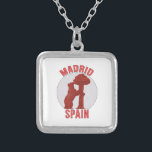 Collar Plateado Madrid España<br><div class="desc">Madrid es una de las ciudades más encantadoras del mundo. Llena de historia, cultura, arte y gastronomía, la capital de España es uno de los destinos más deseados para los turistas en Europa.</div>
