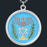 Collar Plateado Magen persa David Menorah<br><div class="desc">Esta imagen fue adaptada de una antigua teja judía persa y cuenta con una menorah con un Magen David (Estrella de David) enmarcado por ramas de olivo. Se han conservado las imperfecciones de la imagen original pintada a mano.</div>