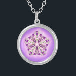 Collar Plateado *~* Mandala Magenta Estrella brillante y saludable<br><div class="desc">*Este pequeño y dulce collar de plata redondo con una delicada mandala de estrella brillante dibujada a mano en el centro sentada encima de un fuerte fondo de magenta y color púrpura rosado podría captar la atención de uno mismo :) La Mandala estrella es muy intrincada y cautivadora, lo que...</div>