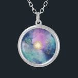 Collar Plateado *~* Manos curadoras Luz de Estrellas Cósmicas Univ<br><div class="desc">(búsqueda AP40 para diseños similares ) Collar plateado / Pendant - JEWELRY CON INTENCIÓN (r) Diseño MÍSTICO DE ENERGÍA MENIMAL POPULAR DE ENERGÍA MEJOR DE ENERGÍA Esoterica: BURSTS GOLD STAR BURSTS HEALING ENERGY BALL y dos planos verticales de las MANOS que significan el trabajo de los HEALERS ALEGRÍA. También hay...</div>