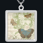 Collar Plateado Mariposas en la música de hojas con diseño floral<br><div class="desc">Un diseño floral verde y una partitura de papel sirven como telón de fondo de un trío de mariposas en esta pieza de Vision Studio. La palabra francesa para mariposa, papillon, también está estampada al final de la pieza. Si te gustan mucho las mariposas, la naturaleza, o como si te...</div>