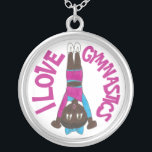 Collar Plateado Me Encanta La Gimnasia Gimnasia Tumblando La Acrob<br><div class="desc">El diseño presenta un ilustracion de marca original de un tumbler chica en un leotardo rosa y azul, un arco de cabello azul y zapatos acrobáticos/gimnásticos. Perfecto para tu entrenador de acróbatas, gimnastas, tamborilero, bailarín, profesor de baile, propietario de estudio o gimnasia. ¿No ves lo que estás buscando? ¿Necesita ayuda...</div>