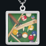 Collar Plateado Mesa de billar de por vida con bolas y chalecos<br><div class="desc">Creándolas con esta pintura espectacular de una mesa de billar de Jennifer Goldberger. Las bolas se ven nuevas, el fieltro se ve inmaculado, y la tiza ya se ha aplicado a los palos de referencia. Cuelga esto en tu casa, o dáselo a un amigo o a un ser querido que...</div>