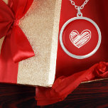 Collar Plateado Moderna Y Moderna Mujer De Amo De Corazón Blanco Y<br><div class="desc">Un collar de corazones El día de San Valentín simple pero precioso. Si le gusta este diseño en otros elementos,  por favor envíenos un mensaje. Los enumeraremos por usted. Visita nuestras otras tiendas temáticas.</div>