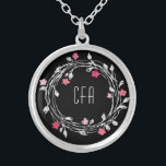 Collar Plateado Monograma Blanco Blanco Blanco Negro Rojo Flor<br><div class="desc">Monograma de este collar plateado de flores rojas,  negras,  blancas y rosadas. Hace un gran regalo para tus damas de honor,  o para cualquier mujer en tu vida.</div>