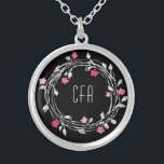 Collar Plateado Monograma Blanco Blanco Blanco Negro Rojo Flor<br><div class="desc">Monograma de este collar plateado de flores rojas,  negras,  blancas y rosadas. Hace un gran regalo para tus damas de honor,  o para cualquier mujer en tu vida.</div>