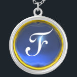 Collar Plateado Monograma de gema azul zafiro<br><div class="desc">Diseño elegante y único con piedra de piedra. Modelación y renderización de nodrizas muy precisas en el estudio 3D Max de Bulgan Lumini.Parte de la serie Hyper Talismans.</div>