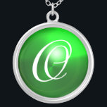 Collar Plateado Monograma de gema verde esmeralda<br><div class="desc">Diseño elegante y único con piedra de piedra. Modelación y renderización de nodrizas muy precisas en el estudio 3D Max de Bulgan Lumini.Parte de la serie Hyper Talismans.</div>