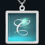 Collar Plateado Monograma de la gema azul Aquamarina<br><div class="desc">Diseño elegante y único con piedra de piedra. Modelación y renderización de nodrizas muy precisas en el estudio 3D Max de Bulgan Lumini.Parte de la serie Hyper Talismans.</div>