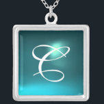 Collar Plateado Monograma de la gema azul Aquamarina<br><div class="desc">Diseño elegante y único con piedra de piedra. Modelación y renderización de nodrizas muy precisas en el estudio 3D Max de Bulgan Lumini.Parte de la serie Hyper Talismans.</div>