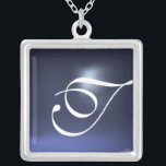 Collar Plateado Monograma de la gema de Topacio Azul<br><div class="desc">Diseño elegante y único con piedra de piedra. Modelación y renderización de nodrizas muy precisas en el estudio 3D Max de Bulgan Lumini.Parte de la serie Hyper Talismans.</div>